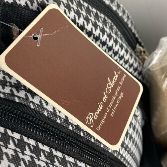 Picnic at Ascot Picnic Backpack with removable blanket for four - Picture 10 of 10